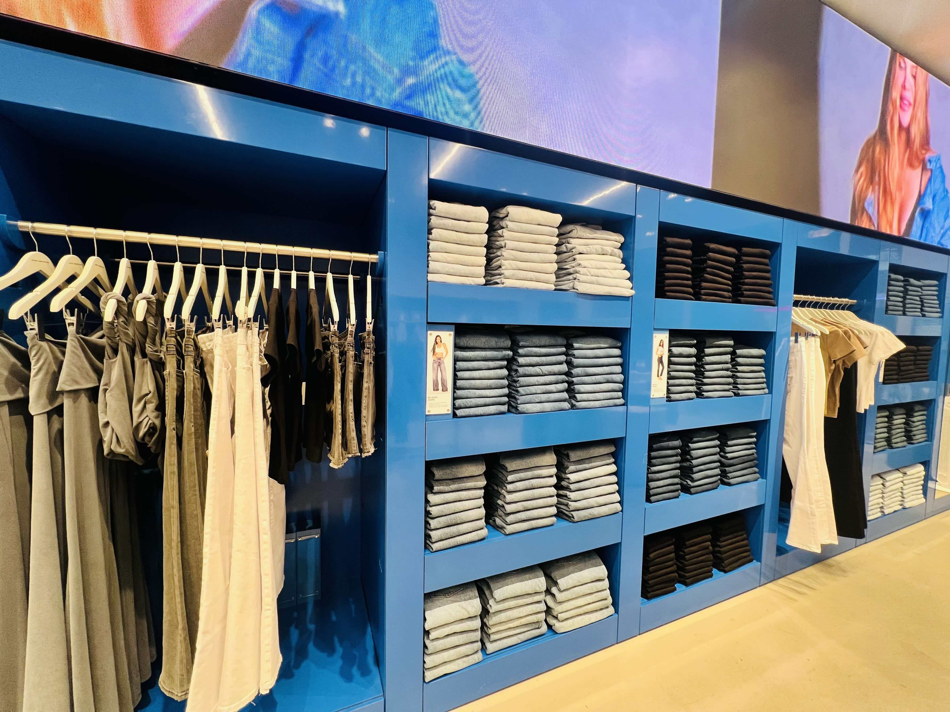RFID tagged jeans in a retail store powered by Xemelgo